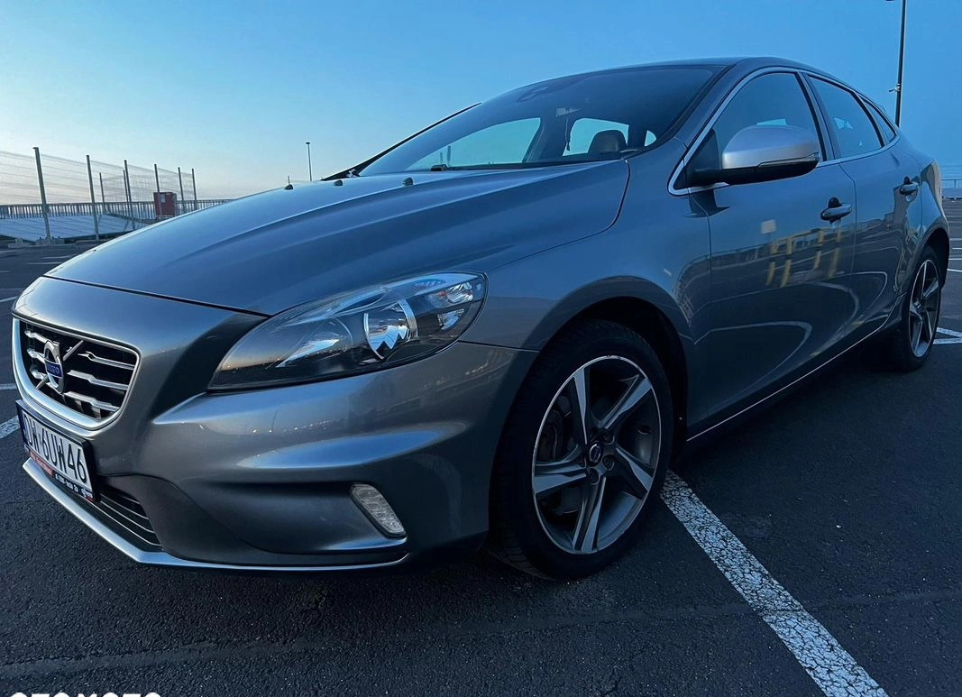 Volvo V40 cena 44900 przebieg: 211000, rok produkcji 2015 z Wrocław małe 67